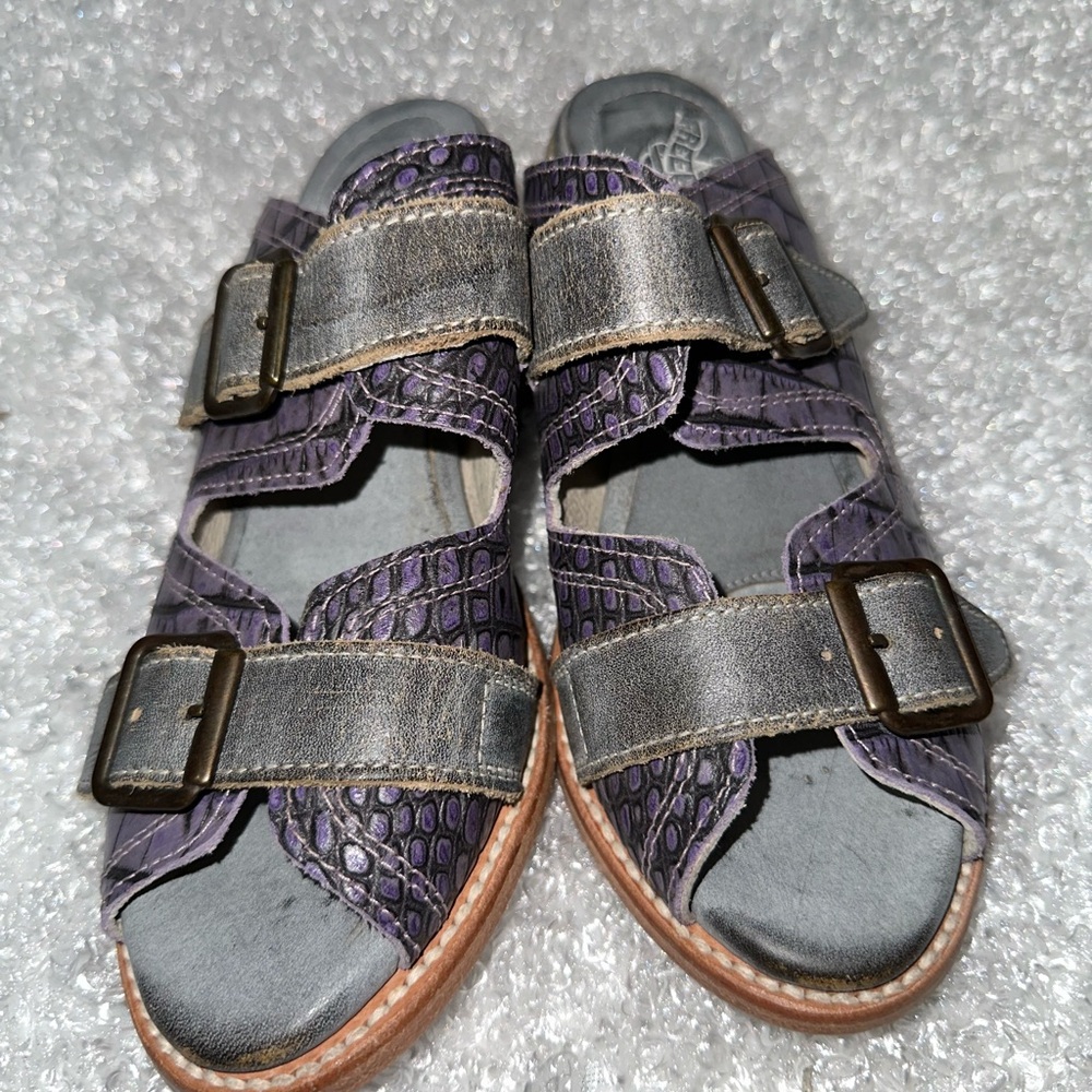 Freebird by Steven purple size 6 caprice sandals